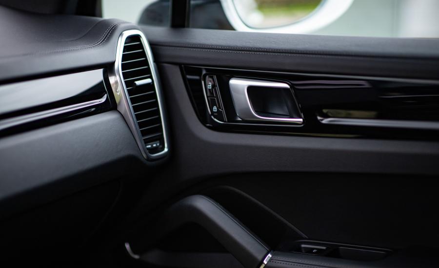 Детали интерьера Porsche Cayenne S (PO536) 2018 года  (NA) (фото 24 из 40)